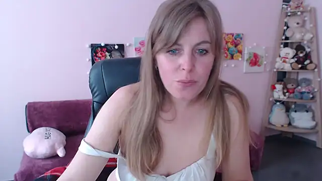 Snapshot of Hot_Milady chatting on 05.01.26 Hot Milady online show from 05.01.26