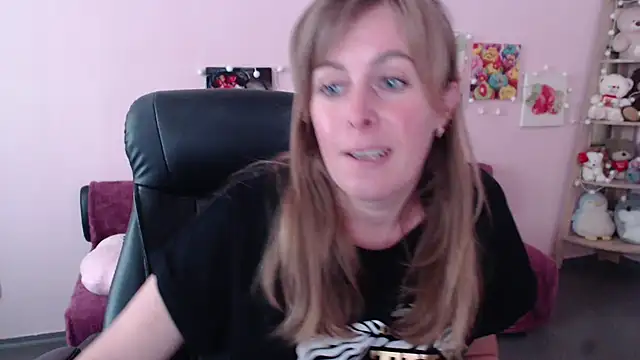 Snapshot of Hot_Milady chatting on 06.02.26 Hot Milady online show from 06.02.26