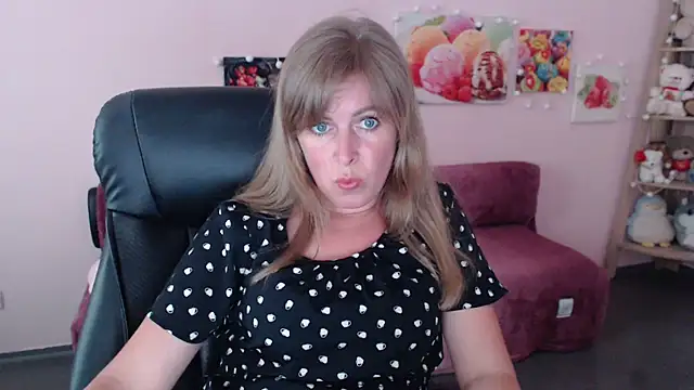 Snapshot of Hot_Milady chatting on 06.08.26 Hot Milady online show from 06.08.26
