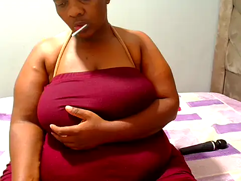 Snapshot of Hips2seyy86 chatting on 04.18.26 Hips2seyy86 online show from 04.18.26