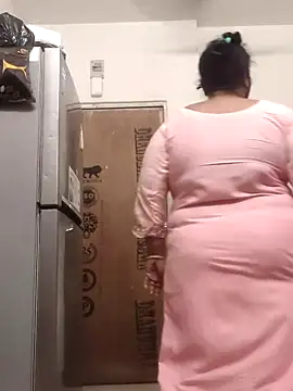 Snapshot of zeepe19 chatting on 10.31.25 zeepe19 online show from 10.31.25