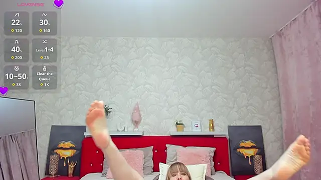 Snapshot of KattyPeachX chatting on 10.07.25 KattyPeachX online show from 10.07.25