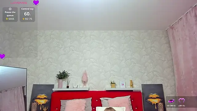 Snapshot of KattyPeachX chatting on 11.08.25 KattyPeachX online show from 11.08.25