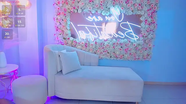 Snapshot of ValeriaRoldanX chatting on 02.04.25 ValeriaRoldanX online show from 02.04.25