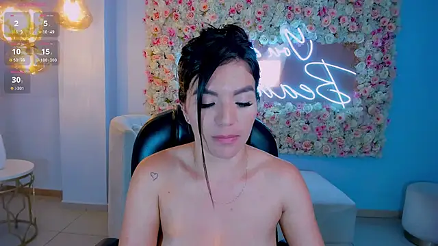 Snapshot of ValeriaRoldanX chatting on 02.05.25 ValeriaRoldanX online show from 02.05.25