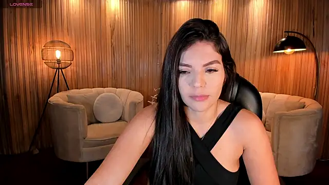 Snapshot of ValeriaRoldanX chatting on 09.30.25 ValeriaRoldanX online show from 09.30.25