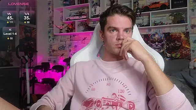 Snapshot of Mike_Burn chatting on 10.08.25 Mike Burn online show from 10.08.25