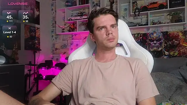 Snapshot of Mike_Burn chatting on 10.10.25 Mike Burn online show from 10.10.25