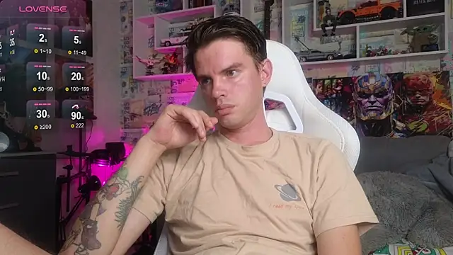 Snapshot of Mike_Burn chatting on 10.12.25 Mike Burn online show from 10.12.25