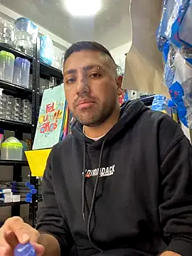 Snapshot of JuanZapata33 chatting on 09.28.25 JuanZapata33 online show from 09.28.25