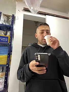 Snapshot of JuanZapata33 chatting on 10.01.25 JuanZapata33 online show from 10.01.25