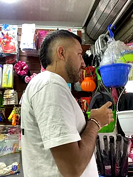 Snapshot of JuanZapata33 chatting on 10.11.25 JuanZapata33 online show from 10.11.25