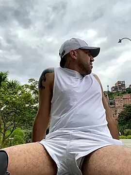 Snapshot of JuanZapata33 chatting on 10.30.25 JuanZapata33 online show from 10.30.25