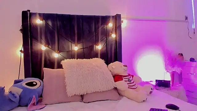 Snapshot of CamiloDoumit chatting on 01.18.25 CamiloDoumit online show from 01.18.25