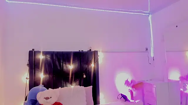 Snapshot of CamiloDoumit chatting on 01.26.25 CamiloDoumit online show from 01.26.25