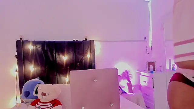 Snapshot of CamiloDoumit chatting on 02.06.25 CamiloDoumit online show from 02.06.25