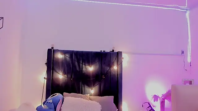 Snapshot of CamiloDoumit chatting on 02.08.25 CamiloDoumit online show from 02.08.25