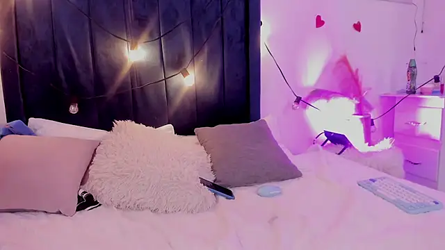 Snapshot of CamiloDoumit chatting on 02.16.25 CamiloDoumit online show from 02.16.25