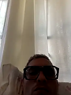 Boy-Bug online show from 01.04.25