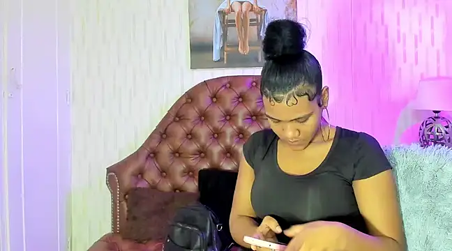 Snapshot of charlotte_ebony chatting on 01.13.25 charlotte ebony online show from 01.13.25