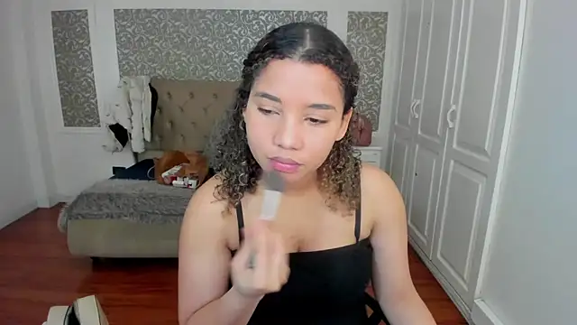 Snapshot of Mayaa_ross chatting on 10.07.25 Mayaa ross online show from 10.07.25