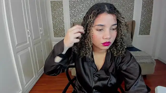 Snapshot of Mayaa_ross chatting on 10.10.25 Mayaa ross online show from 10.10.25