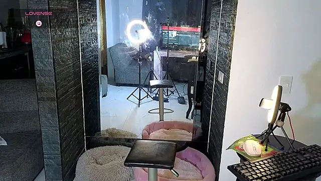 Snapshot of zackary_0 chatting on 10.17.25 zackary 0 online show from 10.17.25