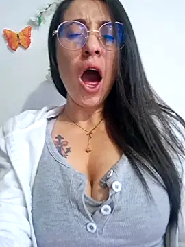 Snapshot of VALERY-03_ chatting on 09.27.25 VALERY-03 online show from 09.27.25