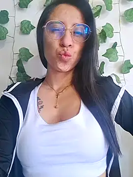 Snapshot of VALERY-03_ chatting on 10.06.25 VALERY-03 online show from 10.06.25