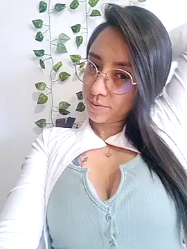 Snapshot of VALERY-03_ chatting on 10.14.25 VALERY-03 online show from 10.14.25