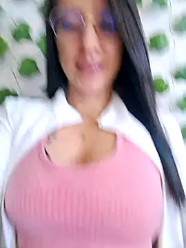 Snapshot of VALERY-03_ chatting on 10.20.25 VALERY-03 online show from 10.20.25