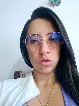 Snapshot of VALERY-03_ chatting on 10.23.25 VALERY-03 online show from 10.23.25