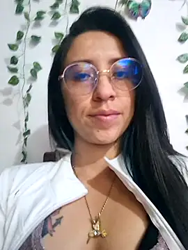 Snapshot of VALERY-03_ chatting on 10.29.25 VALERY-03 online show from 10.29.25