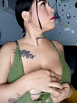 Snapshot of BigTits_Kitty chatting on 10.10.25 BigTits Kitty online show from 10.10.25