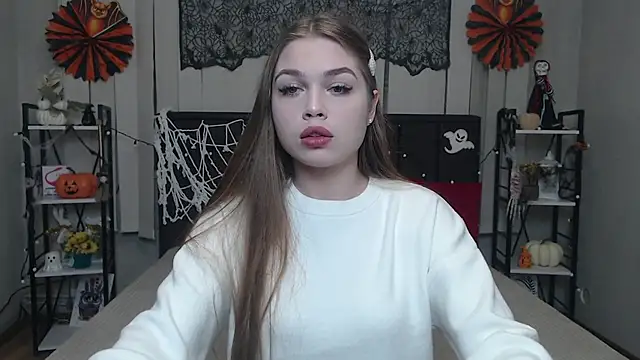 Snapshot of LaraPika chatting on 10.21.25 LaraPika online show from 10.21.25