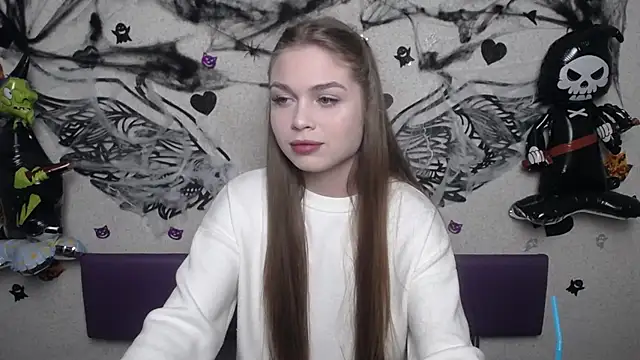 Snapshot of LaraPika chatting on 10.25.25 LaraPika online show from 10.25.25