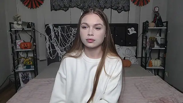 Snapshot of LaraPika chatting on 11.08.25 LaraPika online show from 11.08.25