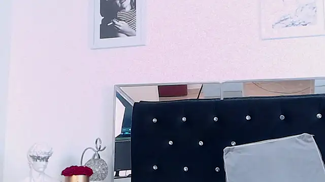 Snapshot of ZikaruRichie chatting on 01.09.25 ZikaruRichie online show from 01.09.25