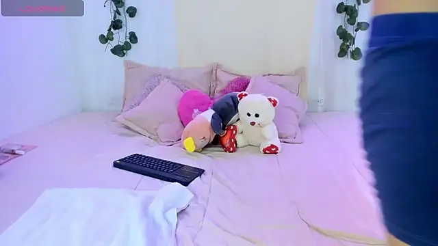 Snapshot of catalina_and_roger chatting on 10.10.25 catalina and roger online show from 10.10.25