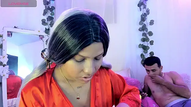 Snapshot of catalina_and_roger chatting on 11.05.25 catalina and roger online show from 11.05.25