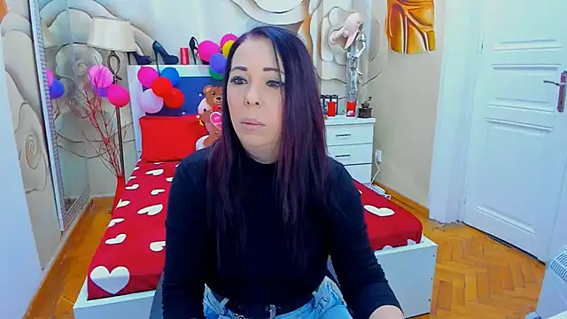 LauraSin online show from 02.11.25