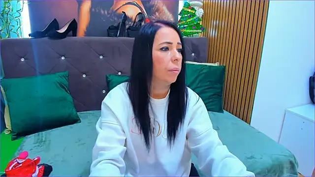 LauraSin online show from 12.23.25