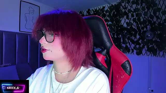 Snapshot of Kitty_Gang chatting on 10.02.25 Kitty Gang online show from 10.02.25