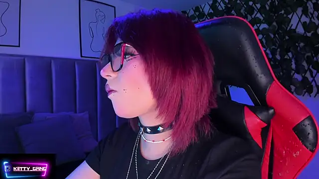 Snapshot of Kitty_Gang chatting on 10.04.25 Kitty Gang online show from 10.04.25