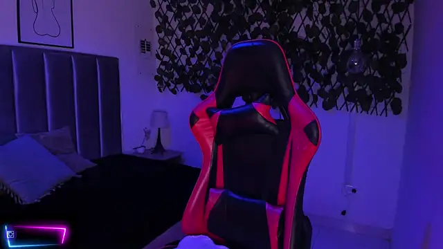 Snapshot of Kitty_Gang chatting on 10.10.25 Kitty Gang online show from 10.10.25