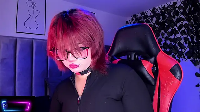 Snapshot of Kitty_Gang chatting on 10.14.25 Kitty Gang online show from 10.14.25