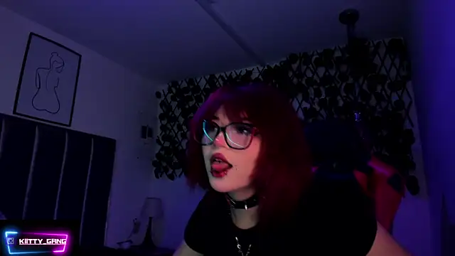 Snapshot of Kitty_Gang chatting on 10.16.25 Kitty Gang online show from 10.16.25