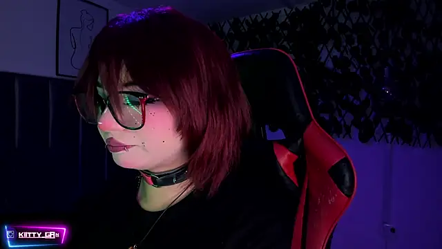 Snapshot of Kitty_Gang chatting on 10.18.25 Kitty Gang online show from 10.18.25