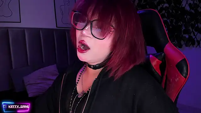 Snapshot of Kitty_Gang chatting on 10.21.25 Kitty Gang online show from 10.21.25