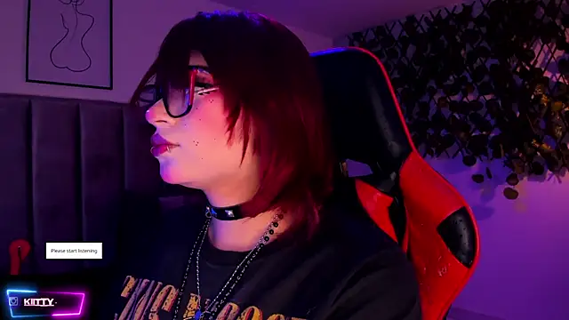 Snapshot of Kitty_Gang chatting on 10.24.25 Kitty Gang online show from 10.24.25